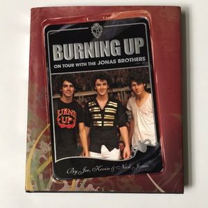 Jonas brothers burning up on tour book in great condition